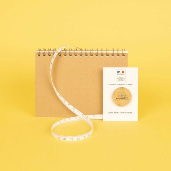 Badge en bois Tourond taille M personnalisable